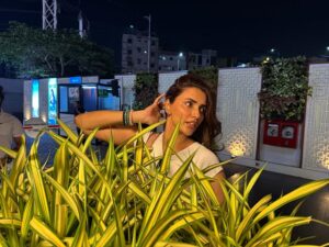 Akshara Gowda Instagram - To be with her is to sit in autumn sunlight 🔥 

All the bracelets by @tarot_by_h ❤️

PC @fatheroffloki 

#nofilterneeded 

 #aksharagowda #stylishtamilachi #aksharagowdabikki #stylishtamizhachi 
#mumbai #hyderabad #timesfood #timesfoodawards #mother #motherhood #motherenergy