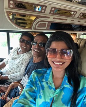 Akshaya Shetty Instagram - Doing touristy things with my goofy but cute folks 
Last few slides are my fav 🧿❤️
