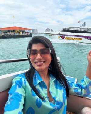 Akshaya Shetty Instagram - Doing touristy things with my goofy but cute folks 
Last few slides are my fav 🧿❤️