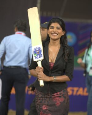 Akshaya Shetty Instagram - Last PIC is my true self 🫣
.
.
.
#cricketanchor #cricketlovers♥️ #ispl #streettostadium #gullytostadium #tenniscricket #tenniscrickettournament🏏🏏🏏 #tennisballcricket #isplseason2