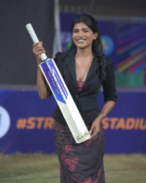 Akshaya Shetty Instagram - Last PIC is my true self 🫣
.
.
.
#cricketanchor #cricketlovers♥️ #ispl #streettostadium #gullytostadium #tenniscricket #tenniscrickettournament🏏🏏🏏 #tennisballcricket #isplseason2