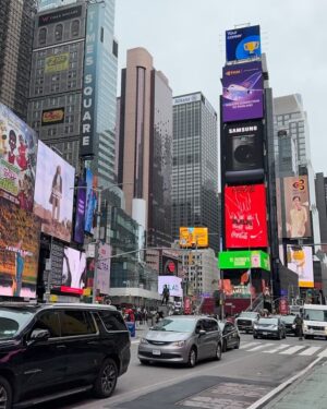 Akshaya Shetty Instagram - $10 pictures are worth it @timessquarenyc ❤️
.
.
.
#nyc #timesquare #timessquarenyc #akshaya #akshayashetty #solotraveler