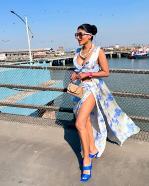 Akshaya Shetty Instagram - An exciting evening by the sea with @peaklife_magazine in Alibaug. 
Was dressed to impress in ‘summer chic’ outfit by @richasinghdesign 

Powered by @flyswiss @explore.louisiana 
Fashionshow at the Alibaug jetty with Chic collection by @varoinmarwah 
Thank you to our host @riaangeorge

Was a delight to watch @kingofclubsin & @maliniagarwal walk the ramp ❤️🧿