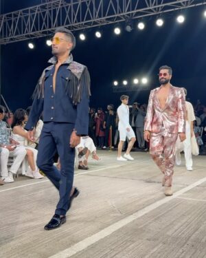 Akshaya Shetty Instagram - An exciting evening by the sea with @peaklife_magazine in Alibaug. 
Was dressed to impress in ‘summer chic’ outfit by @richasinghdesign 

Powered by @flyswiss @explore.louisiana 
Fashionshow at the Alibaug jetty with Chic collection by @varoinmarwah 
Thank you to our host @riaangeorge

Was a delight to watch @kingofclubsin & @maliniagarwal walk the ramp ❤️🧿