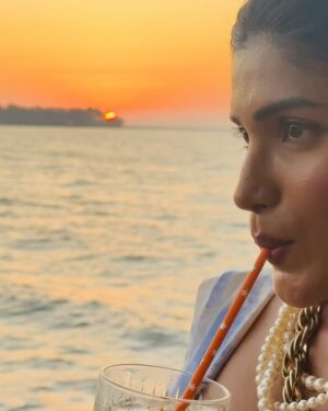 Akshaya Shetty Instagram - An exciting evening by the sea with @peaklife_magazine in Alibaug. 
Was dressed to impress in ‘summer chic’ outfit by @richasinghdesign 

Powered by @flyswiss @explore.louisiana 
Fashionshow at the Alibaug jetty with Chic collection by @varoinmarwah 
Thank you to our host @riaangeorge

Was a delight to watch @kingofclubsin & @maliniagarwal walk the ramp ❤️🧿