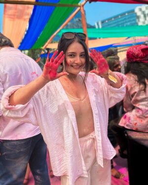 Akshita Mudgal Instagram - Holi 2025♥️🌈

Ps- This holi, my nephew was the first one to put color on me.🧿🫶