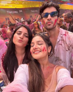Akshita Mudgal Instagram - Holi 2025♥️🌈

Ps- This holi, my nephew was the first one to put color on me.🧿🫶