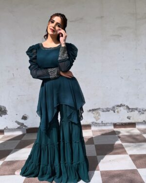 Akshitaa Agnihotri Instagram - Palazzo pants: because I need space... like, literally 🌌😉