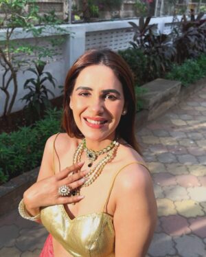 Akshitaa Agnihotri Instagram - Lehenga goddess, ruling the fashion game. 💪🤩🔥

Wearing @sanskritisparklesbyakshitaa 
Outfit by @sangeetakrishnani_fashion