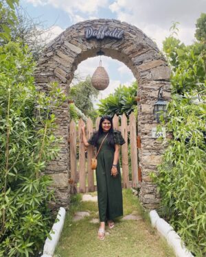 Akshya Digital Diaries Instagram - Missing escaping from home a lil bit more today only because of such beautiful weather. ☔️💧
.
You must try in Pushkar:
Visiting @anantapushkar 
@wildroseresortpushkar @naturevillageresort 🌸
.
Trying fruit bowl from Sonu Juice centre. 🧃
Must have falafel wrap. 🥐
Must have Mezze platter & 4 cheese pizza from la pizzeria 🍕 
Visit Brahma temple & sit near Ghat for serene view. 🚤
.
#pushkardiaries  #pushkar #pushkarfair #pushkarlake #travel #travelblogger #travelgram #traveler