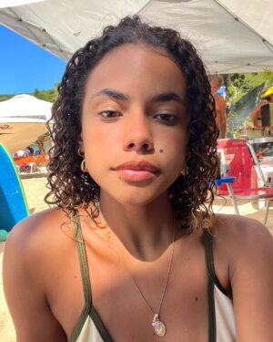Alana Cabral Instagram - dias muito mais que especiais!
eu >>amo<< viajar com a minha família❤️