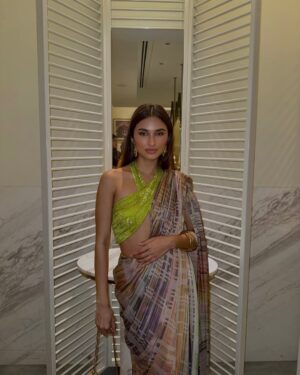 Alaviaa Jaaferi Instagram - another one

wearing @shantibanaras @simranchhabrajewels