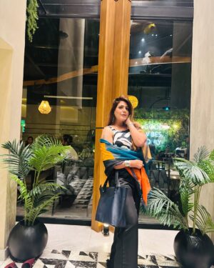 Aleezay Rasul Instagram - My Life is Mine☺️ I Live it I Control it💛🧿

  #enjoylife #enjoy #happy #instagood #photography #instagram #life #lifestyle #smile #goodvibes #happiness #summer #fun #photooftheday #enjoythemoment #beautiful #picoftheday #enjoythelittlethings #loveyourself #follow #friends #like #relax #motivation #instadaily