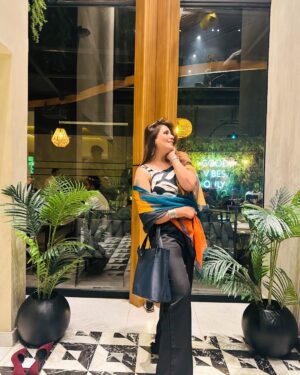Aleezay Rasul Instagram - My Life is Mine☺️ I Live it I Control it💛🧿

  #enjoylife #enjoy #happy #instagood #photography #instagram #life #lifestyle #smile #goodvibes #happiness #summer #fun #photooftheday #enjoythemoment #beautiful #picoftheday #enjoythelittlethings #loveyourself #follow #friends #like #relax #motivation #instadaily