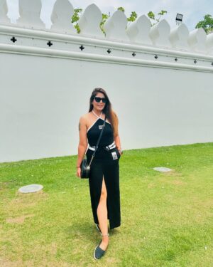 Aleezay Rasul Instagram - Life is Short and World 🌎 is Wide 🧿💛

#thailand #bangkok #travel #phuket #thai #travelphotography #thailandtravel #photography #indonesia #amazingthailand #love #malaysia #chiangmai #asia #singapore #nature #travelgram #beach #photooftheday #pattaya #ig #instagood #krabi #thaifood #travelblogger #instagram #bkk #wanderlust #beautifuldestinations❤️