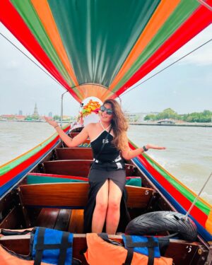 Aleezay Rasul Instagram - Life is Short and World 🌎 is Wide 🧿💛

#thailand #bangkok #travel #phuket #thai #travelphotography #thailandtravel #photography #indonesia #amazingthailand #love #malaysia #chiangmai #asia #singapore #nature #travelgram #beach #photooftheday #pattaya #ig #instagood #krabi #thaifood #travelblogger #instagram #bkk #wanderlust #beautifuldestinations❤️
