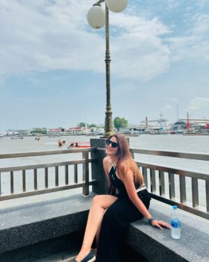Aleezay Rasul Instagram - Life is Short and World 🌎 is Wide 🧿💛

#thailand #bangkok #travel #phuket #thai #travelphotography #thailandtravel #photography #indonesia #amazingthailand #love #malaysia #chiangmai #asia #singapore #nature #travelgram #beach #photooftheday #pattaya #ig #instagood #krabi #thaifood #travelblogger #instagram #bkk #wanderlust #beautifuldestinations❤️