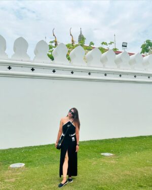 Aleezay Rasul Instagram - Life is Short and World 🌎 is Wide 🧿💛

#thailand #bangkok #travel #phuket #thai #travelphotography #thailandtravel #photography #indonesia #amazingthailand #love #malaysia #chiangmai #asia #singapore #nature #travelgram #beach #photooftheday #pattaya #ig #instagood #krabi #thaifood #travelblogger #instagram #bkk #wanderlust #beautifuldestinations❤️