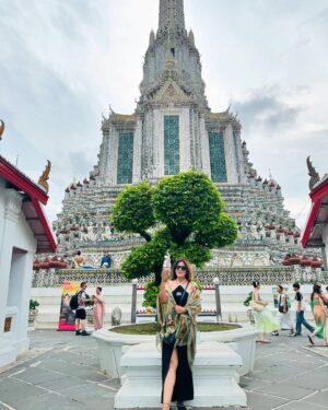 Aleezay Rasul Instagram - I Love to See the World, Temples 🛕🧿💛

#thailandia #travelgram #wanderlust #instatravel #thailand #travelblogger #paradise #traveltheworld #bangkok #asia #raw #thai #phuket #chiangmai #pattaya #allshots #krabi #kohsamui #amazingthailand #thaistagram #samui #pattaya #instatravel🧿🧿