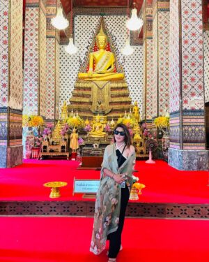 Aleezay Rasul Instagram - I Love to See the World, Temples 🛕🧿💛

#thailandia #travelgram #wanderlust #instatravel #thailand #travelblogger #paradise #traveltheworld #bangkok #asia #raw #thai #phuket #chiangmai #pattaya #allshots #krabi #kohsamui #amazingthailand #thaistagram #samui #pattaya #instatravel🧿🧿