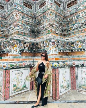 Aleezay Rasul Instagram - I Love to See the World, Temples 🛕🧿💛

#thailandia #travelgram #wanderlust #instatravel #thailand #travelblogger #paradise #traveltheworld #bangkok #asia #raw #thai #phuket #chiangmai #pattaya #allshots #krabi #kohsamui #amazingthailand #thaistagram #samui #pattaya #instatravel🧿🧿