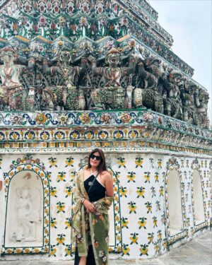 Aleezay Rasul Instagram - I Love to See the World, Temples 🛕🧿💛

#thailandia #travelgram #wanderlust #instatravel #thailand #travelblogger #paradise #traveltheworld #bangkok #asia #raw #thai #phuket #chiangmai #pattaya #allshots #krabi #kohsamui #amazingthailand #thaistagram #samui #pattaya #instatravel🧿🧿