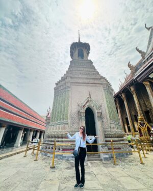 Aleezay Rasul Instagram - Be Your Own Palace, Or The 🌎 World is You Jail🧿💛 
 

#palace #supreme #architecture #travel #photography #thailand🇹🇭 #travelphotography #art #hypebeast #yeezy #castle #photooftheday #history #sale #jordan #streetwear #nike #india #offwhite #travelgram #instagood #luxury #love #palaceskateboards #europe #supremeforsale #picoftheday #bangkok