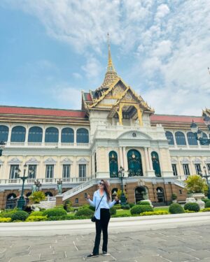 Aleezay Rasul Instagram - Be Your Own Palace, Or The 🌎 World is You Jail🧿💛 
 

#palace #supreme #architecture #travel #photography #thailand🇹🇭 #travelphotography #art #hypebeast #yeezy #castle #photooftheday #history #sale #jordan #streetwear #nike #india #offwhite #travelgram #instagood #luxury #love #palaceskateboards #europe #supremeforsale #picoftheday #bangkok