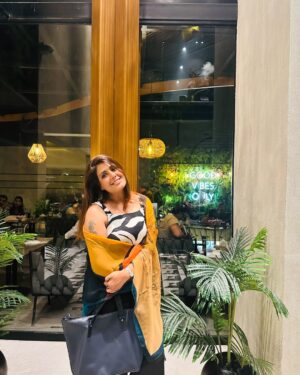 Aleezay Rasul Instagram - My Life is Mine☺️ I Live it I Control it💛🧿

  #enjoylife #enjoy #happy #instagood #photography #instagram #life #lifestyle #smile #goodvibes #happiness #summer #fun #photooftheday #enjoythemoment #beautiful #picoftheday #enjoythelittlethings #loveyourself #follow #friends #like #relax #motivation #instadaily