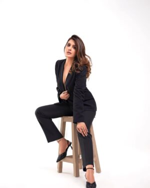 Aleezay Rasul Instagram - You Miss 💯 % of The Shots You Don’t Take🧿💛

Photography done by @rehan_ali_jaffery 
Makeup, styling by @jazeijazmakeupstudio 

#photoshoots #photography #photoshoot #photographer #photooftheday #model #photo #fashion #photoshooting #modeling #portrait #photos #instagram #photographers #photographylovers #photoshootideas #portraitphotography #love #makeup #instagood #beauty #canon #picoftheday #follow #instalike💛💜❤️