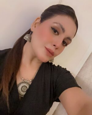 Aleezay Rasul Instagram - Believe me, if I look beautiful 😍 
  it’s not accident 🤭🧿💛

#beauty #love #beautiful #fashion #makeup #instagood #photography #style #model #photooftheday #like #instagram #art #follow #cute #girl #photo #picoftheday #happy #smile #bhfyp #life #hair #me #selfie #myself #instadaily🧿❤️