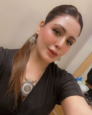 Aleezay Rasul Instagram - Believe me, if I look beautiful 😍 
  it’s not accident 🤭🧿💛

#beauty #love #beautiful #fashion #makeup #instagood #photography #style #model #photooftheday #like #instagram #art #follow #cute #girl #photo #picoftheday #happy #smile #bhfyp #life #hair #me #selfie #myself #instadaily🧿❤️