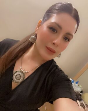 Aleezay Rasul Instagram - Believe me, if I look beautiful 😍 
  it’s not accident 🤭🧿💛

#beauty #love #beautiful #fashion #makeup #instagood #photography #style #model #photooftheday #like #instagram #art #follow #cute #girl #photo #picoftheday #happy #smile #bhfyp #life #hair #me #selfie #myself #instadaily🧿❤️