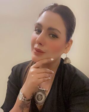 Aleezay Rasul Instagram - Believe me, if I look beautiful 😍 
  it’s not accident 🤭🧿💛

#beauty #love #beautiful #fashion #makeup #instagood #photography #style #model #photooftheday #like #instagram #art #follow #cute #girl #photo #picoftheday #happy #smile #bhfyp #life #hair #me #selfie #myself #instadaily🧿❤️