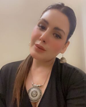 Aleezay Rasul Instagram - Believe me, if I look beautiful 😍 
  it’s not accident 🤭🧿💛

#beauty #love #beautiful #fashion #makeup #instagood #photography #style #model #photooftheday #like #instagram #art #follow #cute #girl #photo #picoftheday #happy #smile #bhfyp #life #hair #me #selfie #myself #instadaily🧿❤️