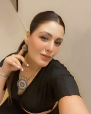 Aleezay Rasul Instagram - Believe me, if I look beautiful 😍 
  it’s not accident 🤭🧿💛

#beauty #love #beautiful #fashion #makeup #instagood #photography #style #model #photooftheday #like #instagram #art #follow #cute #girl #photo #picoftheday #happy #smile #bhfyp #life #hair #me #selfie #myself #instadaily🧿❤️