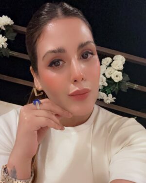 Aleezay Rasul Instagram - No Beauty Shines Brighter then that of a Good Heart🧿💛

#beauty #love #beautiful #fashion #makeup #instagood #photography #style #photooftheday #like #instagram #skincare #art #follow #photo #picoftheday #happy #smile #bhfyp #life #hair #me #selfie #myself #instadaily #loveyourself 🧿