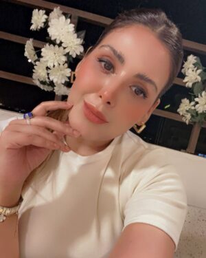 Aleezay Rasul Instagram - No Beauty Shines Brighter then that of a Good Heart🧿💛

#beauty #love #beautiful #fashion #makeup #instagood #photography #style #photooftheday #like #instagram #skincare #art #follow #photo #picoftheday #happy #smile #bhfyp #life #hair #me #selfie #myself #instadaily #loveyourself 🧿