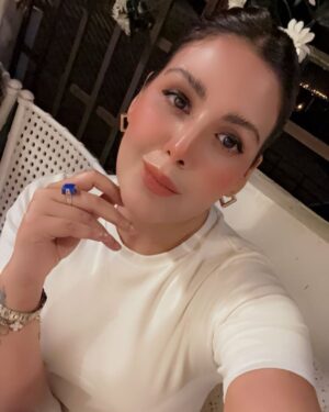 Aleezay Rasul Instagram - No Beauty Shines Brighter then that of a Good Heart🧿💛

#beauty #love #beautiful #fashion #makeup #instagood #photography #style #photooftheday #like #instagram #skincare #art #follow #photo #picoftheday #happy #smile #bhfyp #life #hair #me #selfie #myself #instadaily #loveyourself 🧿