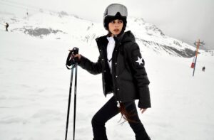 Alessia Tresoldi Instagram - Cold outside, style inside ❄️🔥 St. Moritz in total look @highsocietysportsofficial Ready to shine on the slopes! 

Disclaimer: Shooting 📸
📸and ⛷️ 

#highsocietysportsofficial #WinterStyle #PremiumSkiWear
#tresoldi #ski #skisuit #stmoriz #mountain #snow 
www.highsocietyfashion.de