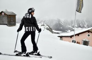 Alessia Tresoldi Instagram - Cold outside, style inside ❄️🔥 St. Moritz in total look @highsocietysportsofficial Ready to shine on the slopes! 

Disclaimer: Shooting 📸
📸and ⛷️ 

#highsocietysportsofficial #WinterStyle #PremiumSkiWear
#tresoldi #ski #skisuit #stmoriz #mountain #snow 
www.highsocietyfashion.de