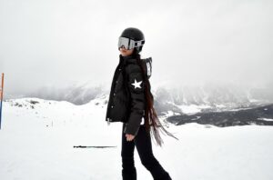 Alessia Tresoldi Instagram - Cold outside, style inside ❄️🔥 St. Moritz in total look @highsocietysportsofficial Ready to shine on the slopes! 

Disclaimer: Shooting 📸
📸and ⛷️ 

#highsocietysportsofficial #WinterStyle #PremiumSkiWear
#tresoldi #ski #skisuit #stmoriz #mountain #snow 
www.highsocietyfashion.de
