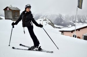Alessia Tresoldi Instagram - Cold outside, style inside ❄️🔥 St. Moritz in total look @highsocietysportsofficial Ready to shine on the slopes! 

Disclaimer: Shooting 📸
📸and ⛷️ 

#highsocietysportsofficial #WinterStyle #PremiumSkiWear
#tresoldi #ski #skisuit #stmoriz #mountain #snow 
www.highsocietyfashion.de