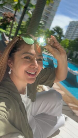 Alice Dixson Instagram - Sun’s☀️ 🆙 again;
Everything’s gonna be ok 😇