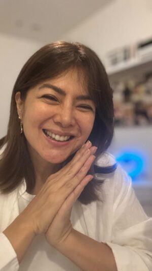 Alice Dixson Instagram - I let fate decide…
So hard to choose!

I will formally announce winners of Holiday Basket on Monday. 
Make sure to be following @pynocareph 
If you don’t you won’t receive a DM from them and your specially curated basket from me will be forfeited to the runner-up like in Miss universe lol
You have 24 hours to reply kaya pakiabang na lng. 

God Bless ♥️