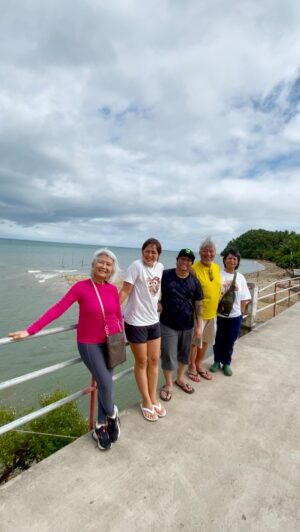 Alice Dixson Instagram - Barangay Cawa ❤️
This was Thursday. 
1st time to get all the siblings on this land in over 20 years! Epic 😀
The day we arrived. 
Hindi natiis ni Blondie…