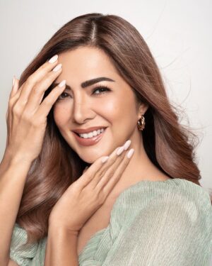 Alice Dixson Instagram - Flattering, sleek brows, lashes, and nails that keep up with your day—no matter where it takes you. ✨

#SayNoToBadBrowDay #BeautyDefinedByYou #alicedixson
#BrowSculpting #BespokeLashes #strokeseyebeautystudio