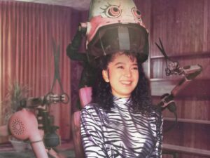 Alice Dixson Instagram - Checking my old photo albums. 

Ibalik ko na ba itong 90’s hairstyle ko ulit? 🤭 #TheElectricState @netflixph