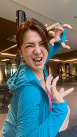 Alice Dixson Instagram - That double feeling you get when you’ve hit an obstacle - But you know you got this!!! 

my obstacle at the moment is a possible frozen shoulder (or more?)

Super @thephysiarephysicaltherapy 
therapists to the rescue 🦸 🦸🏻‍♀️ 🦸‍♂️ Just found out they conduct PT service in the convenience of your own home ‼️🚨‼️
How easy and clever is that - to keep your self on track to wellness.
Never miss your appointment due to traffic or busy schedule!

WHO NEEDS THIS???
#physiarephysicaltherapy ♥️
Have a ROARing week ahead 🦁
