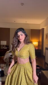 Actress Alisha Chopra HD Photos and Wallpapers March 2025